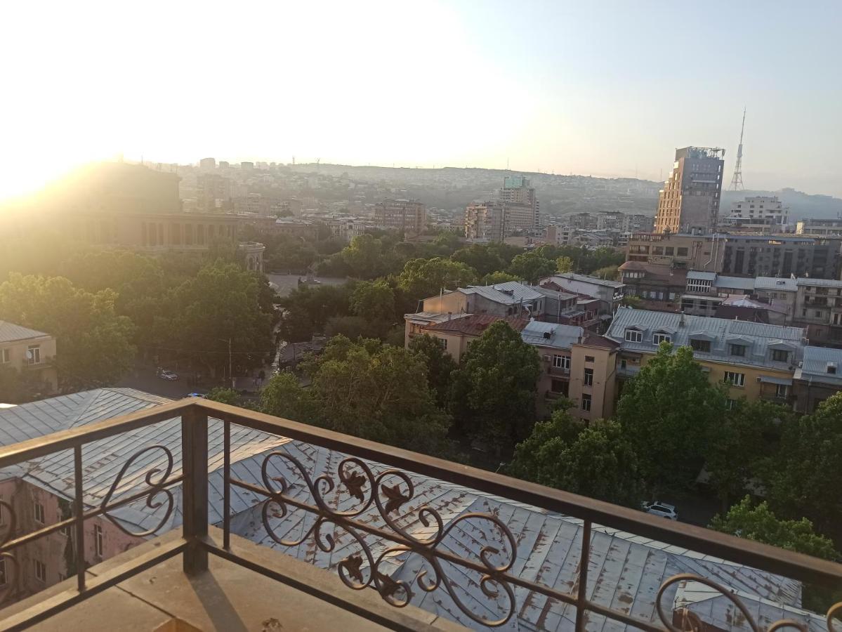 Красивая, Просторная Квартира В Самом Центре Еревана, Рядом С Оперным Театром. Jerevan Eksteriør billede